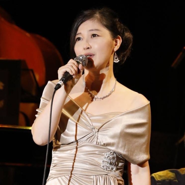 西彩子